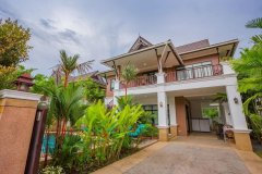 班纳拉康私人游泳池酒店(Baan Narakorn Villa)