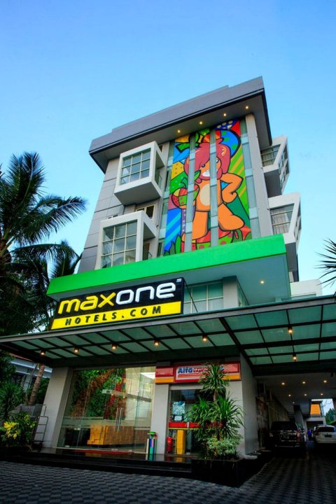 玛琅麦克斯埃森特酒店(MaxOne Ascent Hotels Malang)