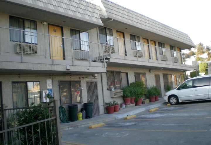 皇冠假日汽车旅馆 - 奥克兰(Crown Lodge Motel Oakland)