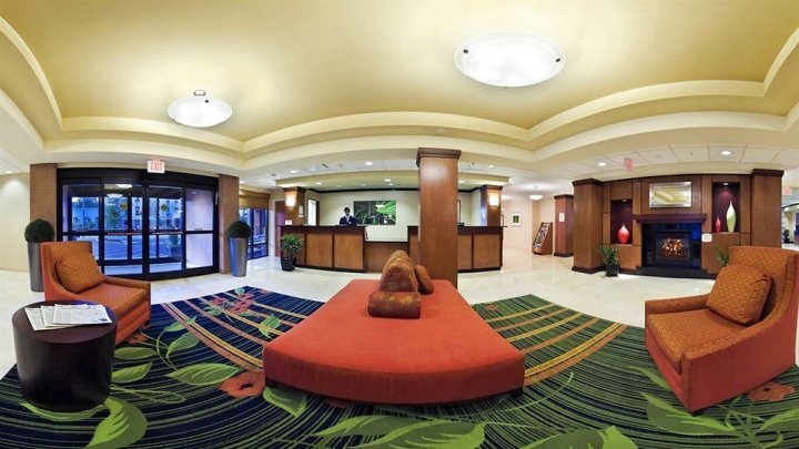 费尔菲尔德路易斯威尔市中心套房酒店(Fairfield Inn & Suites Louisville Downtown)