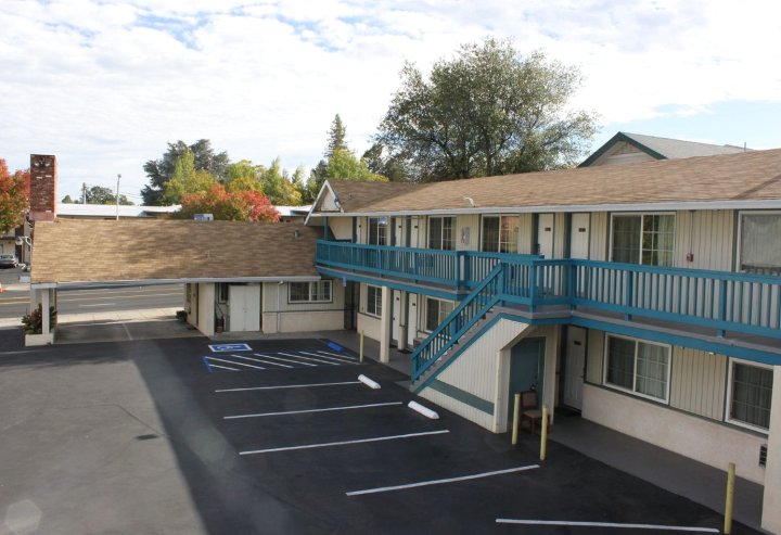 雷丁旅行驿站汽车旅馆(Travel Inn Redding)