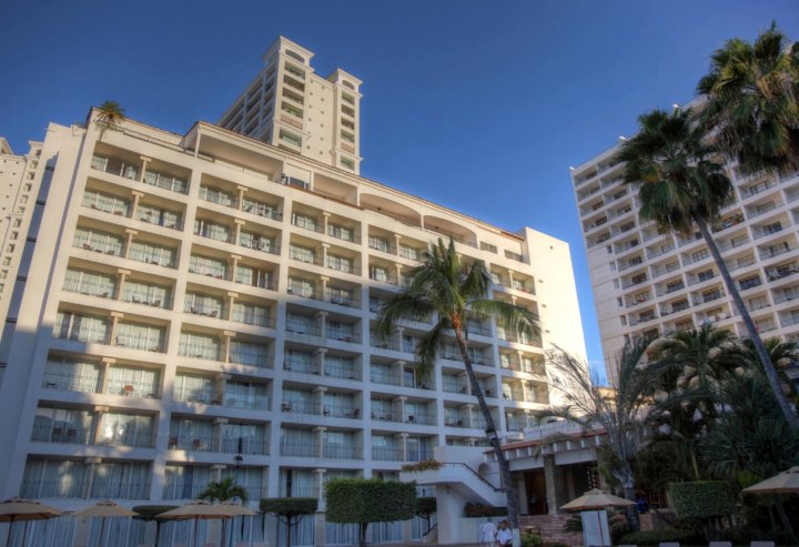 巴亚以塔港圣斯凯普度假酒店(Sunscape Puerto Vallarta Resort)