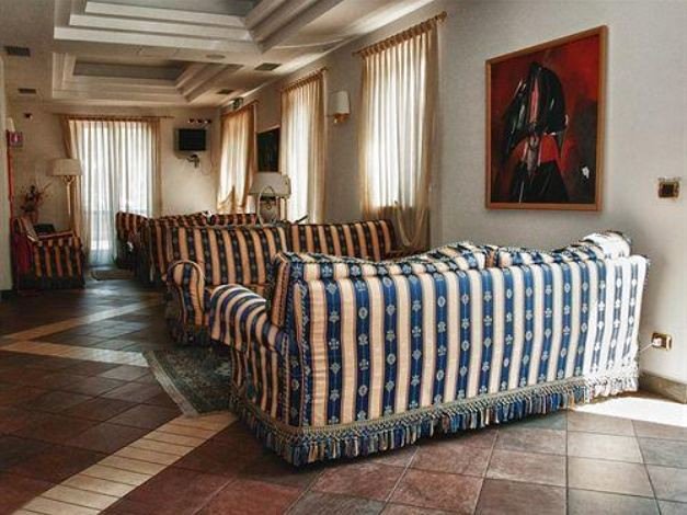 萨沃意亚别墅酒店(Hotel Villa Savoia)