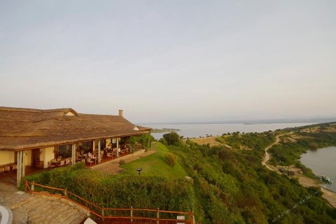 威亚野生山林小屋(Mweya Safari Lodge)