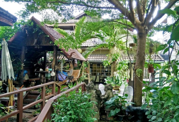 松姆波恩之家旅馆(Baan Somboon Guesthouse)