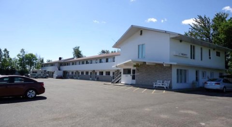 旅行汽车旅馆(Voyageur Motel)