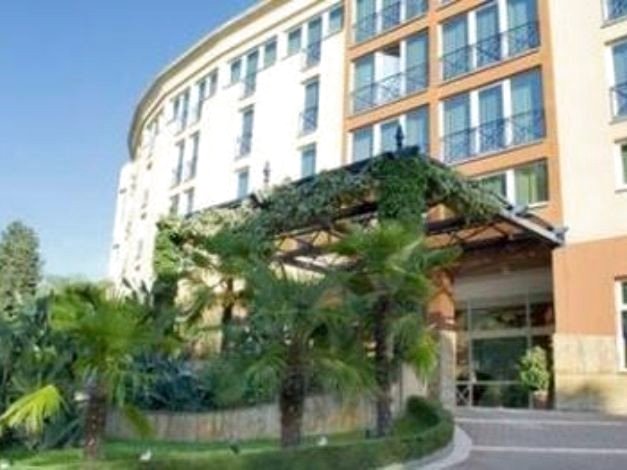 罗格纳地拉那酒店(Rogner Hotel Tirana)