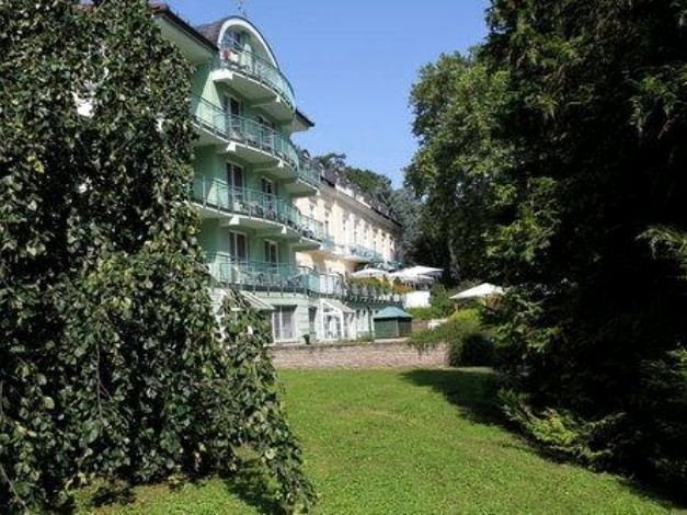 斯巴赫兹酒店(Hotel Spa Hévíz)