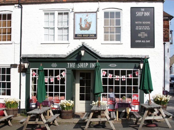 船舶酒店(The Ship Inn)