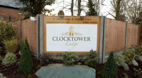 钟塔旅馆(Clocktower Lodge)