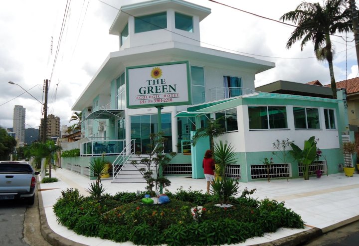 绿色酒店(The Green Hotel 60m Praia Enseada)