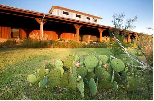 维尔德卡特蓝施度假酒店(Wildcatter Ranch and Resort)