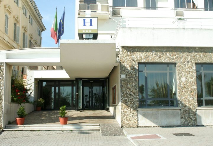 米德特拉尼奥酒店(Hotel Mediterraneo)