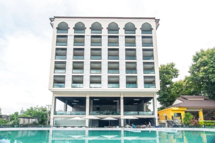 清孔柚木花园河滨酒店(Chiangkhong Teak Garden Riverfront Hotel)