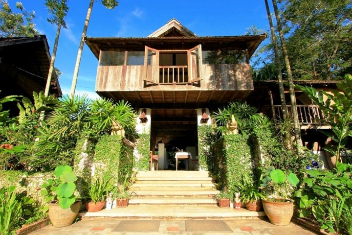 班清菜兰娜度假村(Baan Rai Lanna Resort)