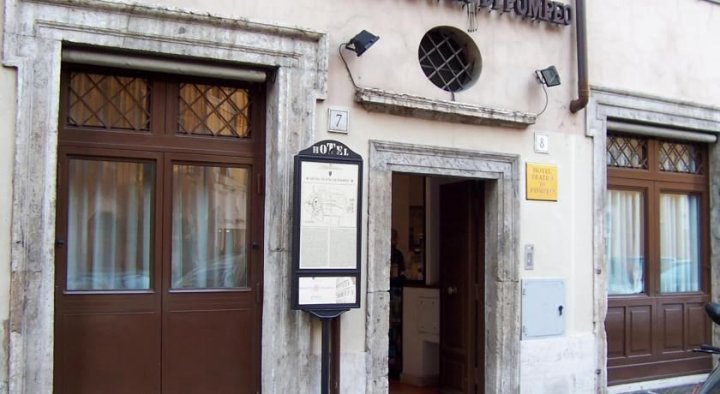 泰亚特洛狄朋佩欧酒店(Hotel Teatro di Pompeo)