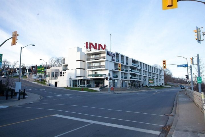 瀑布风景旅客之家酒店(Travelodge by Wyndham Niagara Falls Fallsview)