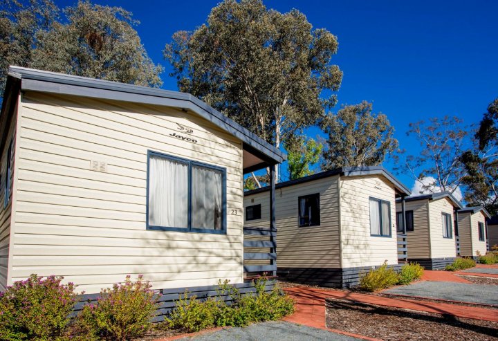 奥尔伯里花园观光公园小屋(Albury Gardens Tourist Park)