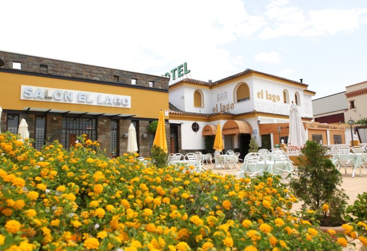 艾尔拉戈湖滨餐厅酒店(Hotel Restaurante El Lago)