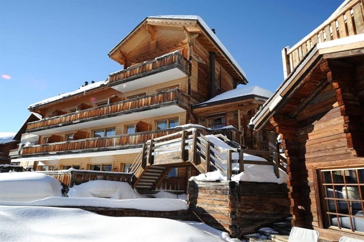 Hostellerie du Pas de l'Ours "Relais et Châteaux"