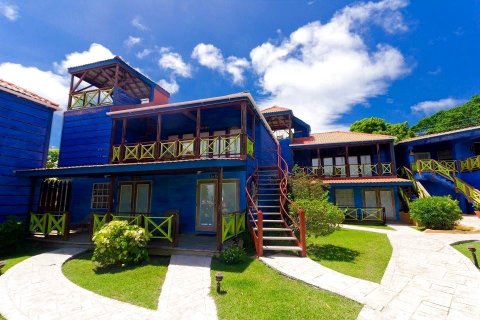 蓝湾度假酒店(True Blue Bay Resort)