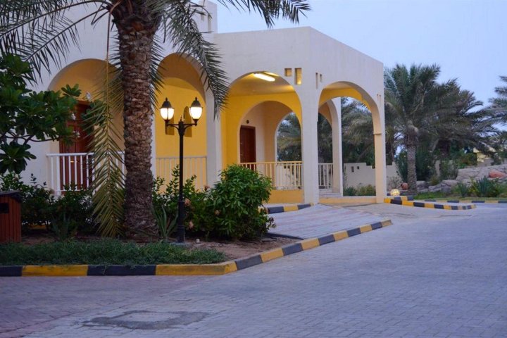 乌姆盖万海滩酒店(Umm Al Quwain Beach Hotel)