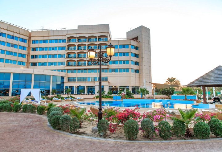 达那特杰贝尔丹那​​酒店(Danat Jebel Dhanna Resort)