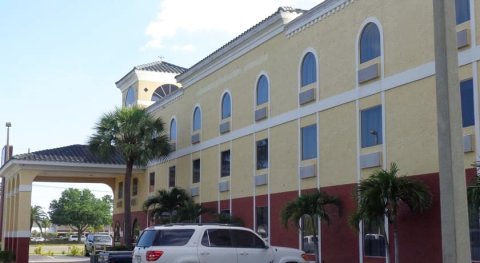 拉斯金坦帕太阳城中心酒店(Ruskin Inn Tampa-Sun City Center)