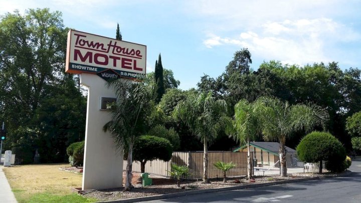 联排别墅汽车旅馆(Town House Motel)