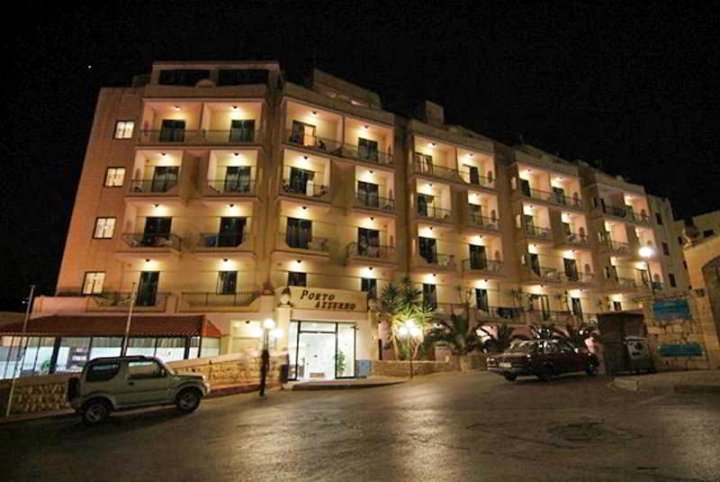 阿祖罗港公寓式酒店(Porto Azzurro Aparthotel)
