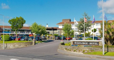 韦斯特洛奇酒店及休闲中心(Westlodge Hotel & Leisure Centre)