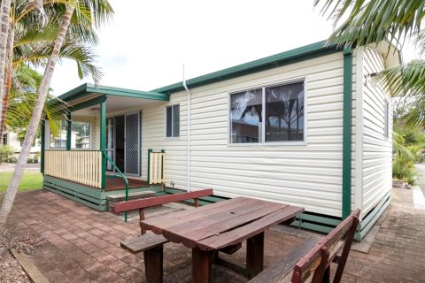 海洋海岸假日公园 - 曼宁角(Ocean Shores Holiday Park - Manning Point)