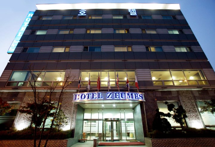 朱密斯仁川机场酒店(Incheon Airport Hotel Zeumes)