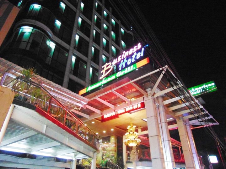东港商务酒店(Business Hotel Tomang)