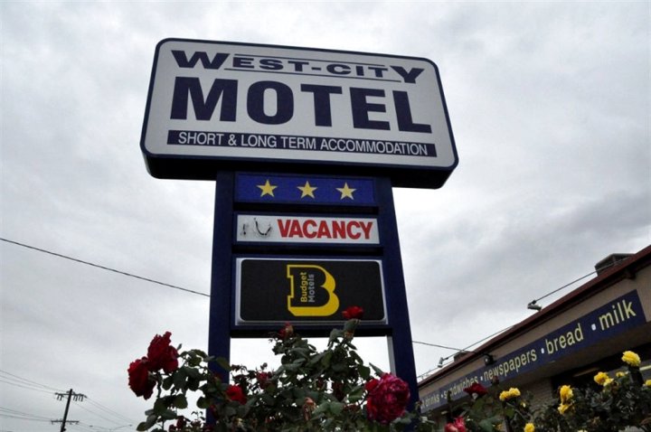西城汽车旅馆(West City Motel)