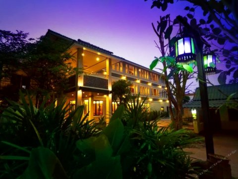 班摩度假村(Baanmo Resort)