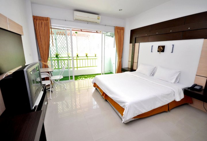 OYO 792 奥米萨加普吉岛酒店(OYO 792 Omsaga Phuket Hotel)
