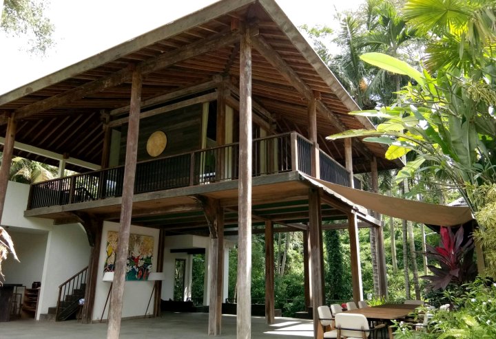 巴厘岛苏里亚肯巴别墅(Surya Kembar Villa Bali)