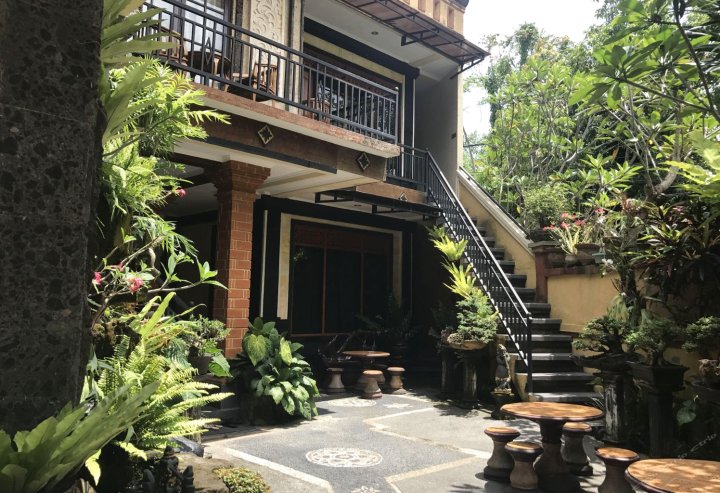 塔曼阿斯里凉亭民宿(Pondok Taman Asri Homestay)