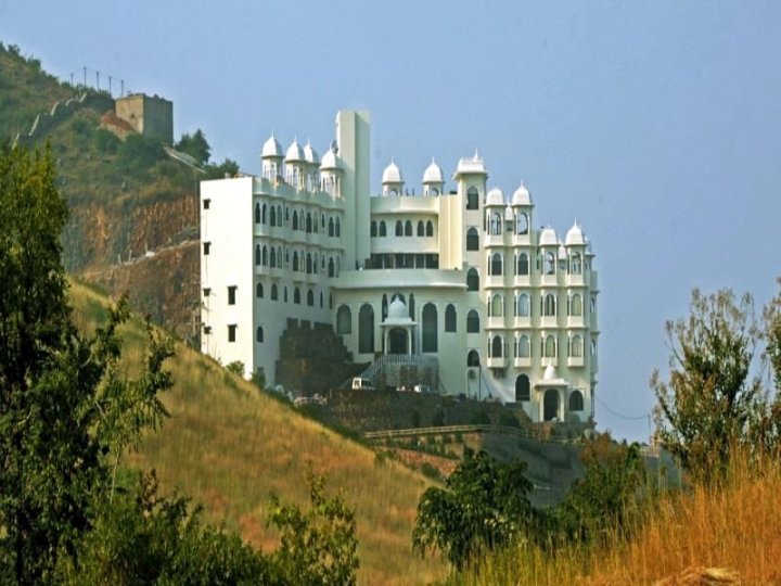 巴伊拉瓦加尔度假村及水疗中心(Bhairavgarh Palace)