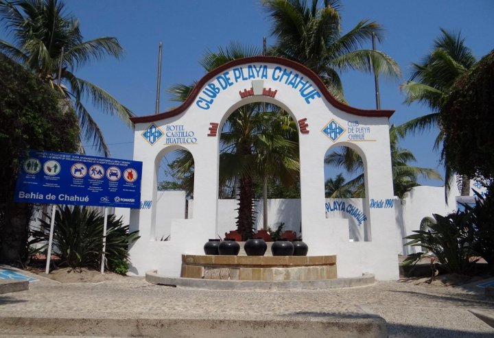 胡图尔库城堡海滩俱乐部酒店(Hotel Castillo Huatulco & Beach Club)