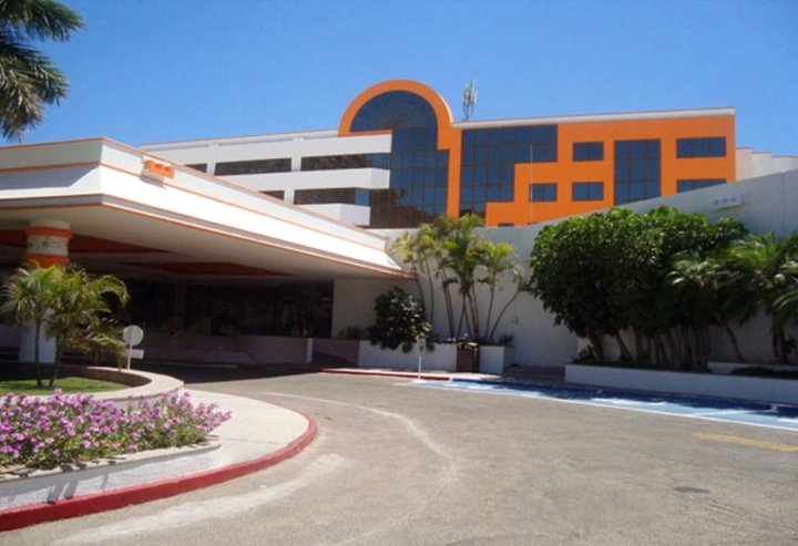 圣卡洛斯广场酒店海滩暨会议中心(San Carlos Plaza Hotel, Beach & Convention Center)