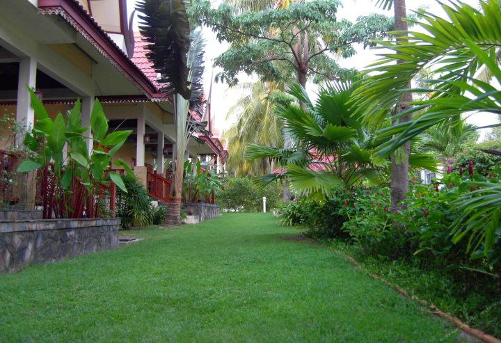 棕榈村酒店(Palm Village)