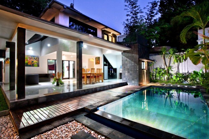 巴厘岛萨玛嘉海滩别墅酒店(Samaja Beachside Villas Bali)