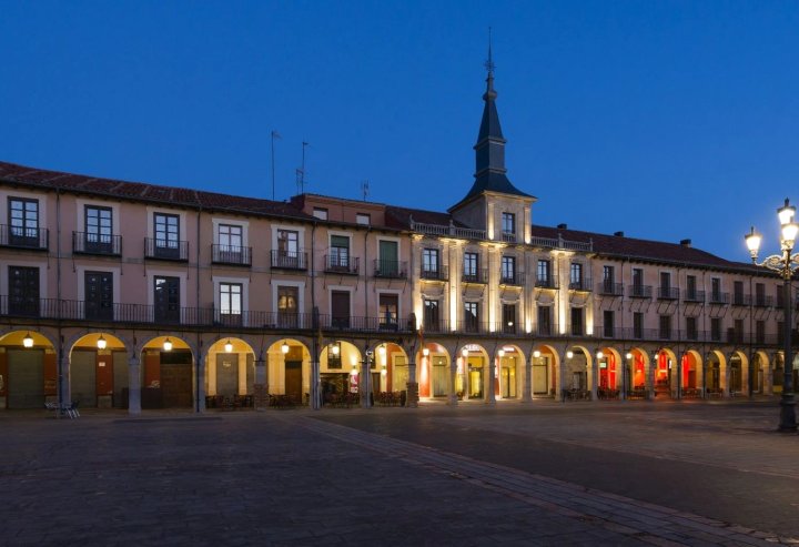 莱昂梅耶广场NH系列酒店(NH Collection León Plaza Mayor)