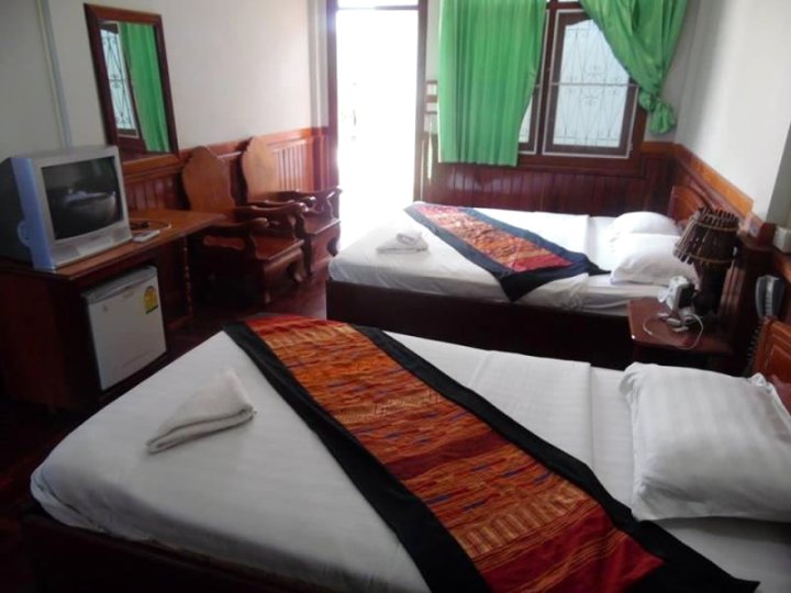 拉达纳萨万赫酒店(Rattanasavanh Hotel)