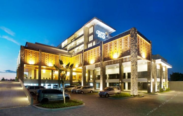 外南梦萨提卡酒店(Hotel Santika Banyuwangi)