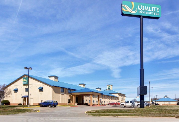 威奇托福尔斯 I-44 凯艺套房酒店(Quality Inn & Suites Wichita Falls I-44)