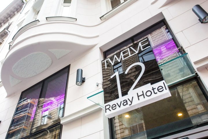 西瓦依12号酒店(12 Revay Hotel)
