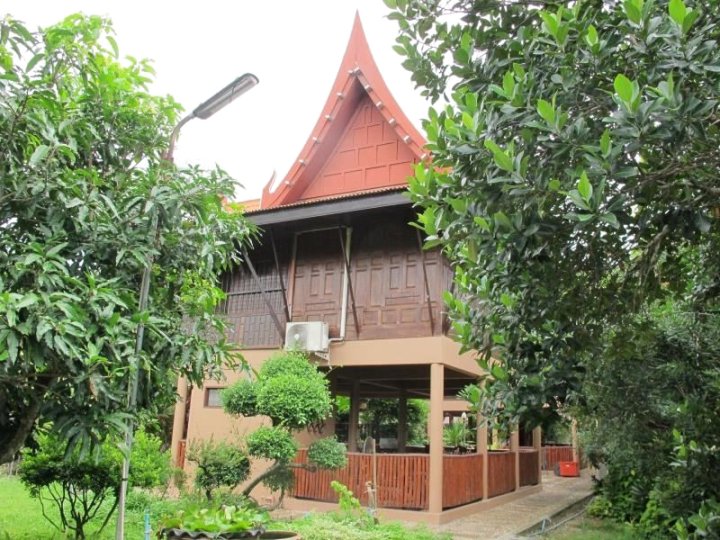 斯里瓦拉花园酒店(Baan Suan Sriwara)